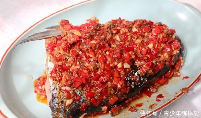 剁椒鱼头|过年在家连吃几天没胃口不如试试这道菜,上桌全家顿时流口水