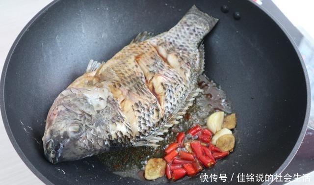 料酒|不管炖什么鱼,万万不能放“这2种”调料,否则鱼腥味重太难吃!