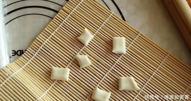 耳面|是猫耳朵还是面条鱼,这是一道美味的绿色蔬菜和蘑菇猫耳面