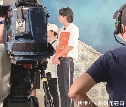  开拍|runningman资讯：四位成员开直播，RM不确定开拍日期