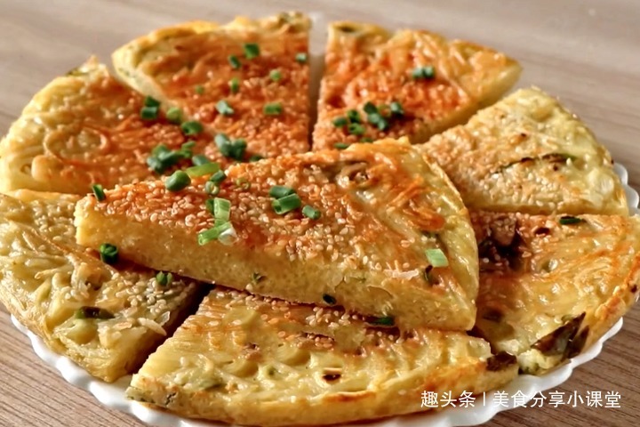  家人|夏天，土豆别再炒着吃了，试试此做法，暄软劲道，家人爱吃