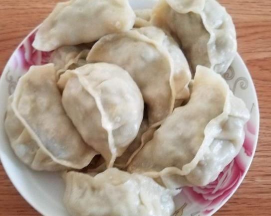 满嘴|天热包子就得这做法,不发酵不饧面,皮薄馅香,咬一口满嘴流汁
