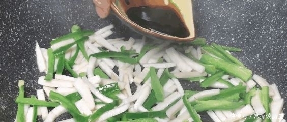 素菜|这两个素菜一起炒,预防心血管疾病,简单美味又健康!