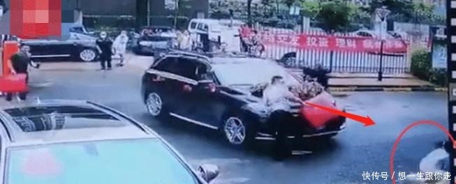 举动|“奔驰婚车失控撞死两小孩”！新娘下车后举动亮了，没感觉的吗
