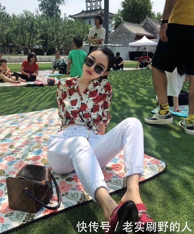 时髦|潮味儿十足的时尚穿搭,时髦减龄又迷人,轻松穿出满满的高级感