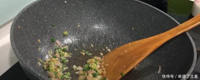 油1茶匙|电饭锅做鸡煲饭少了这一味就不香了,懒人煲饭只需要这么做