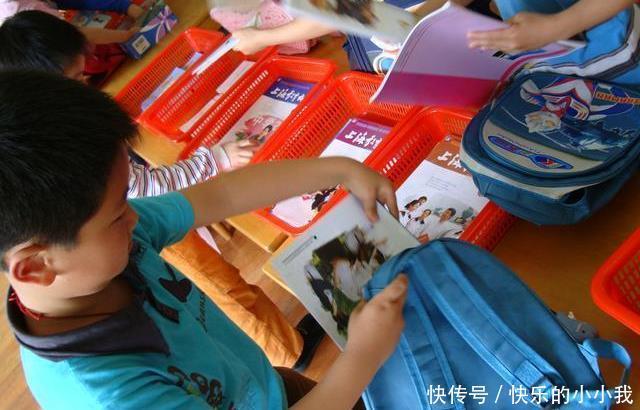  发现|妈妈帮孩子整理书包时，发现搞笑一幕，提醒：家长别乱翻孩子书包