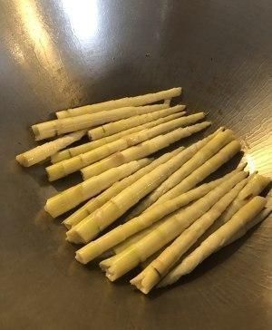 猪脚|山笋煨土猪脚,新鲜土猪脚配上高山脆笋尖,好吃