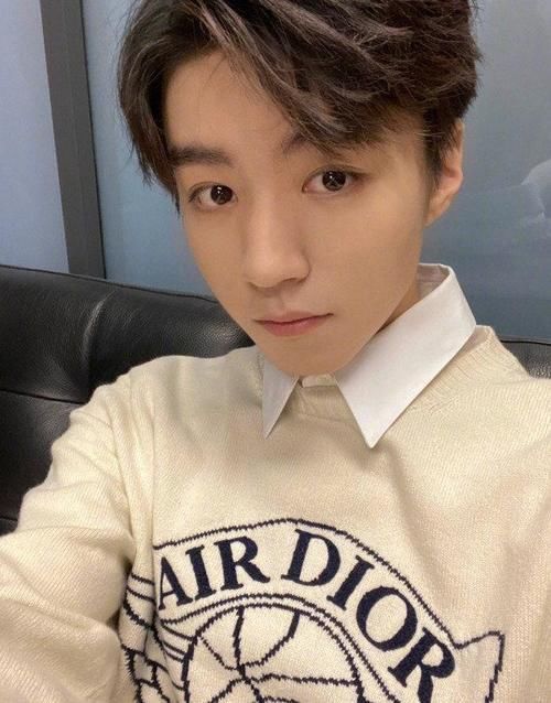 朱主爱|王俊凯关注一位《创造营》选手,不是张艺凡,而是逆风翻盘的她