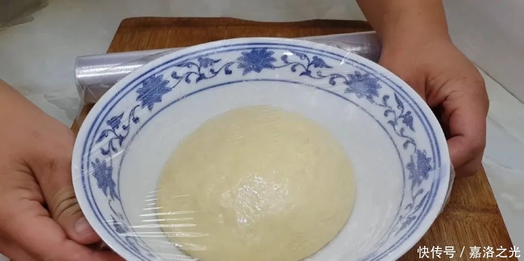 面包|2个鸡蛋,1碗面,不用蒸不用烙,比面包松软香甜,吃过就念念不忘