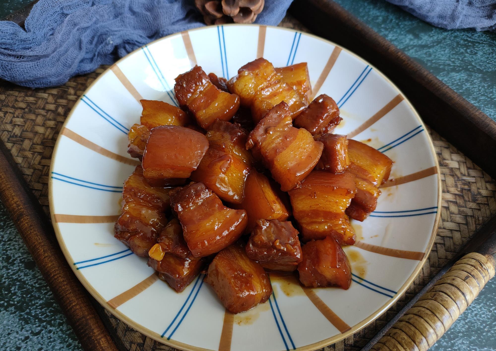  出水|做菜什么时候放盐很重要，不少人搞错了，难怪菜肴出水、口感发柴