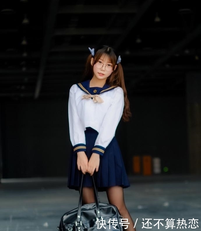 丝袜|你不知道的黑色丝袜配水手服的秘密