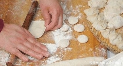 口感会更好|拌饺子馅时,有人放热油有人放香油,大厨都不对,不懂别乱放!