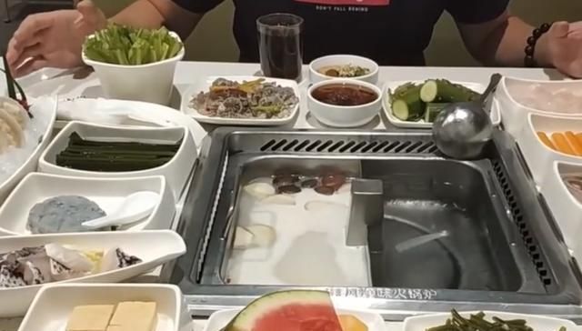 们都知道|海底捞点所有菜品,吃得心满意足,看到账单傻眼,是不是算错了