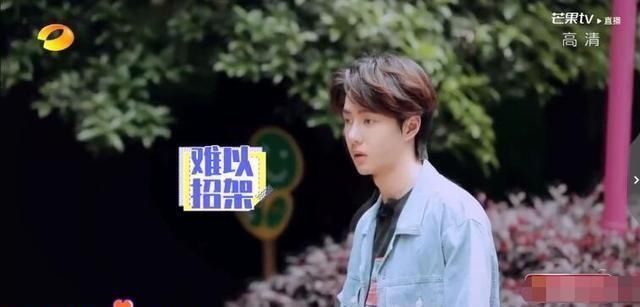  小孩|《天天向上》预告，王一博带小孩受3连击超委屈，小孩摔倒显无奈