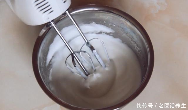 拔丝|网红拔丝蛋糕,教你在家轻松做,松软香甜,掰开就拔丝