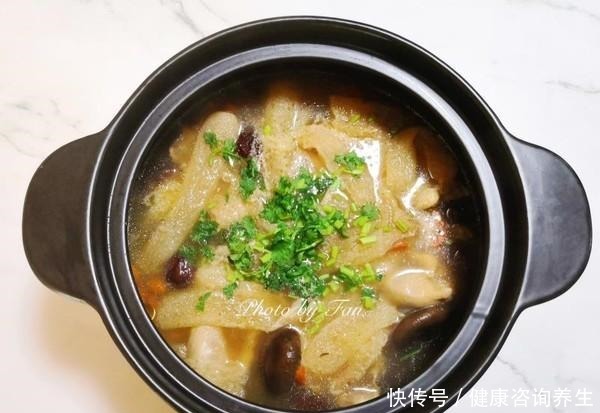 鸡汤|别再单纯的炖鸡汤了,这样做出来鸡汤更具有营养,家里人都抢着吃