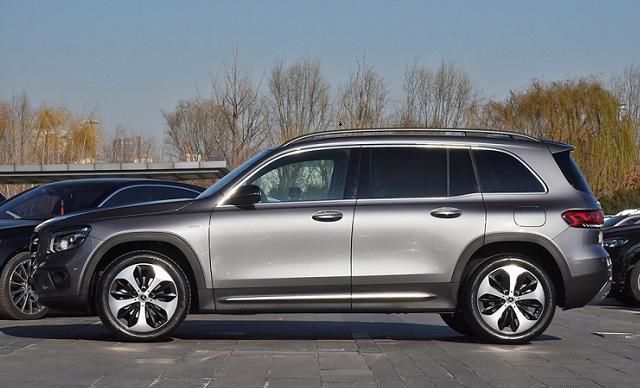  豪华|让步6万，奔驰GLB成功了，油耗6.3L可选7座，口碑销量直追汉兰达