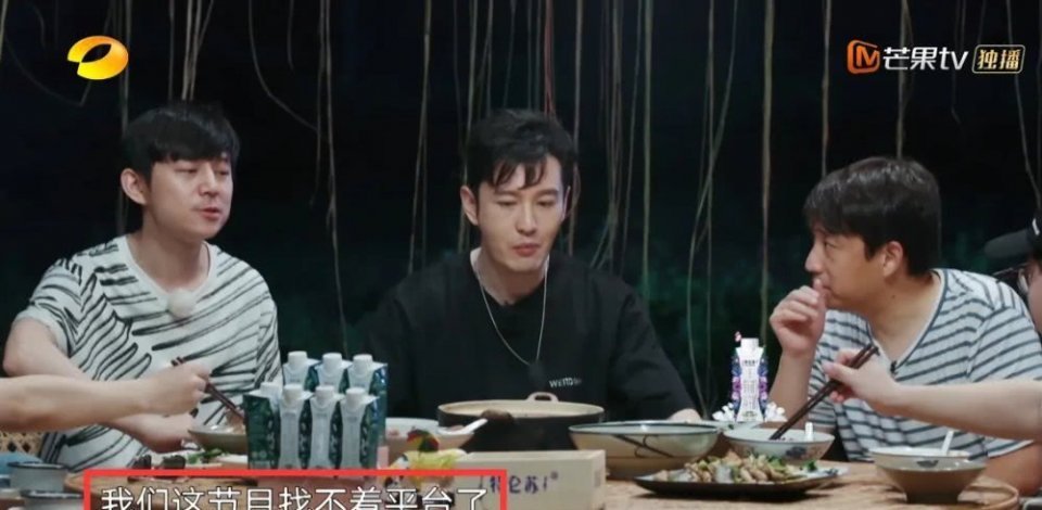 黄磊老师|黄磊浇水给院子降温,有谁看清他手中的举动?素质不是装出来的!