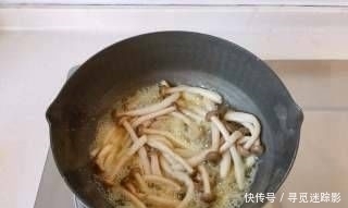 酸爽可口|我怎么能吃油浸蟹味菇拌烤茄子