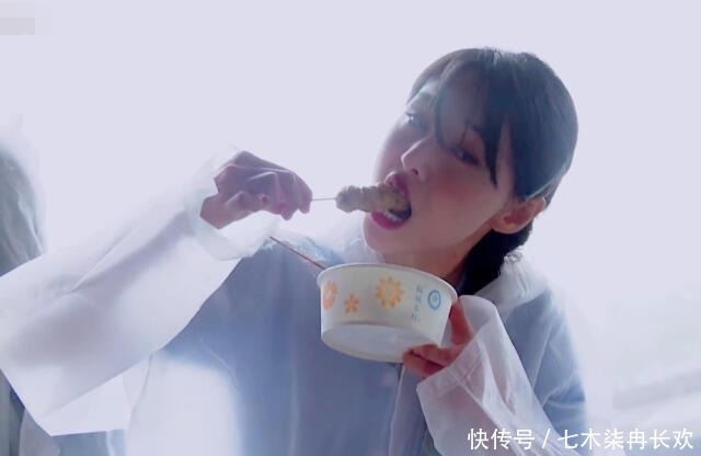 别人|别人吃关东煮都付完钱才吃,郑爽拿起一串就开始吃:怎么想的?