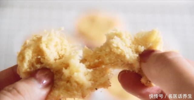 拔丝|网红拔丝蛋糕,教你在家轻松做,松软香甜,掰开就拔丝