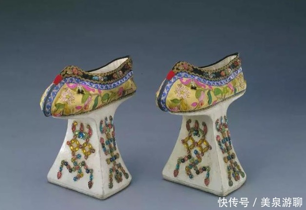 清朝|清朝除了裹脚，后宫女子穿什么鞋子，和电视剧中完全不一样