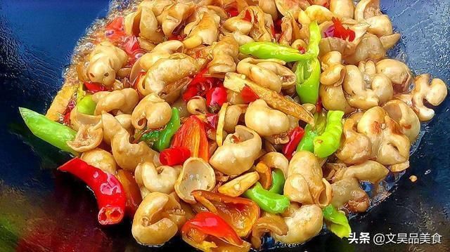 牢记|炒肥肠时,直接下锅炒不好,牢记这6个步骤,肥肠又香又脆没异味