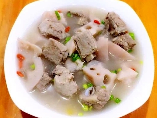  滋补|四菜两汤，肉质酥嫩，汤汁醇厚，营养美味又滋补，常吃益智强体质