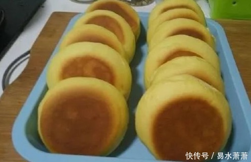 鸡蛋|鸡蛋饼如此做,不加一滴水,比面包做法简单,早餐天天吃也不腻!