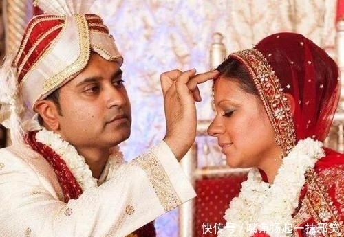 印度人|同样是男多女少，为何印度人结婚要女性出彩礼？原因让人心酸