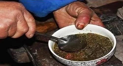 天天|孤寡老人天天吃咸菜，生病也不看医生，死后被人发现近百万财富