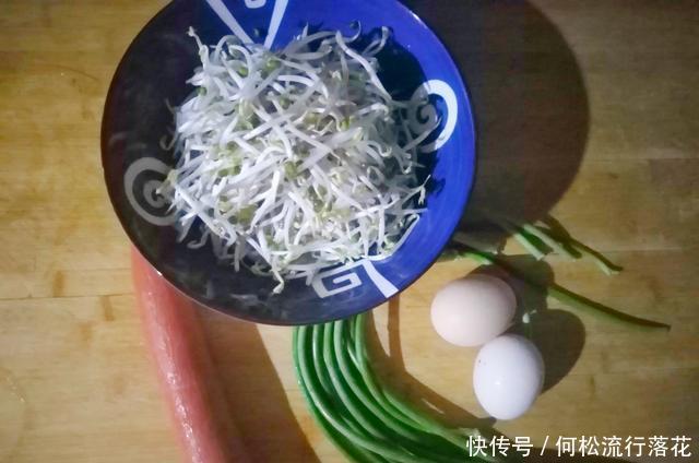 做出|10块钱成本做出一家三口的快餐,网友说太会过了,香味浓郁炒面