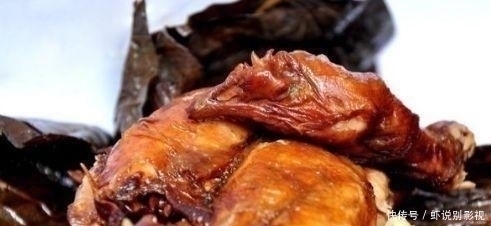 端上来|韩国人好奇点了只叫花鸡，端上来愣了，中国吃货太笨了