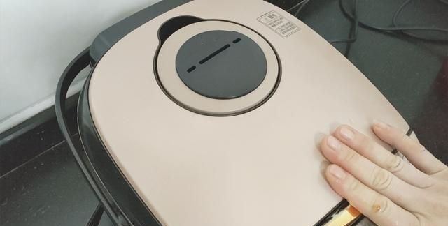 搅拌均匀|天凉了，教你一盘咸香好吃的懒人菜，饭菜一锅熟，营养下饭又省时