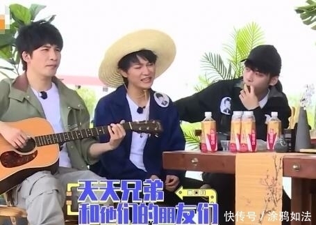 瞬间|天天向上周深去乡野捕鱼捉虾,到手的鱼瞬间就溜走,深深很懵圈