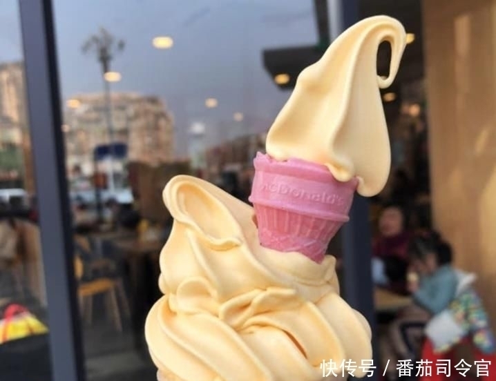 冰淇淋|零食开始出现缩小版,这款麦当劳冰淇淋,只有手指大小