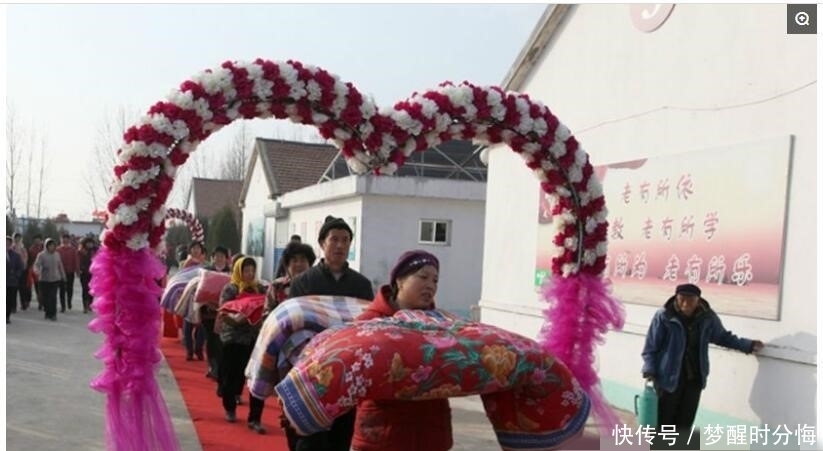 引爆|六十岁老头讨了未婚姑娘当老婆，现场引爆围观群众！