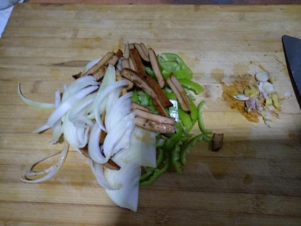 牛肉|遇到这肉别手软,买上几斤炖一锅,比牛肉都香,比羊肉滋补