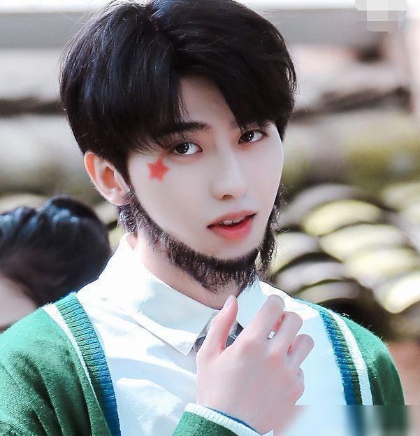 Justin|奔跑吧蔡徐坤叫蔡小葵,Justin改贾斯汀,看到Baby名牌引争议