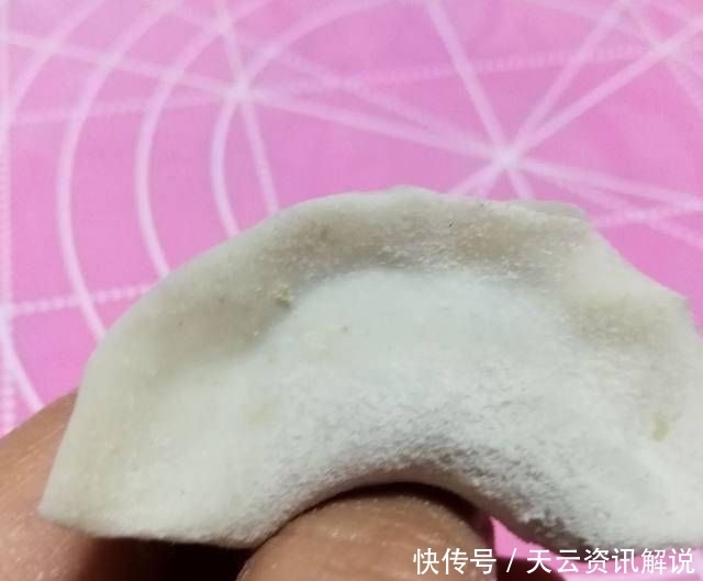 饺子|韭菜猪肉饺蘑菇,又咸又好吃,香又不腻,一口都吃不完