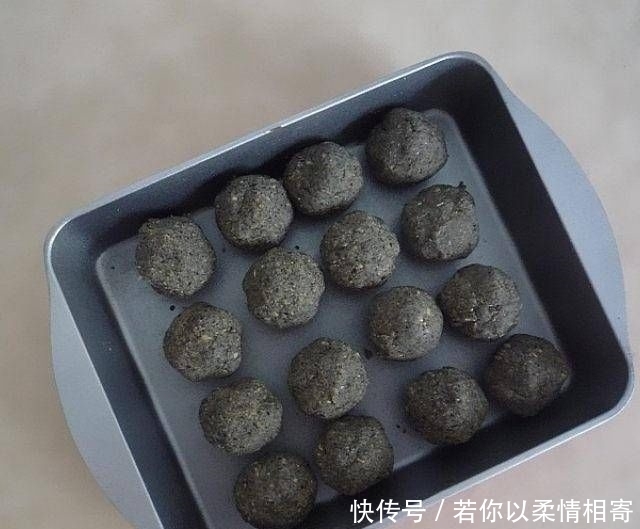 上保鲜膜|抹茶酥和我自己做的红曲糕点,不油腻