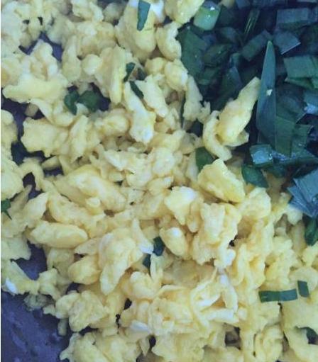  秒杀|冬天男人要多吃韭菜盒子，教你这样做皮薄馅大，绝对秒杀外面卖的