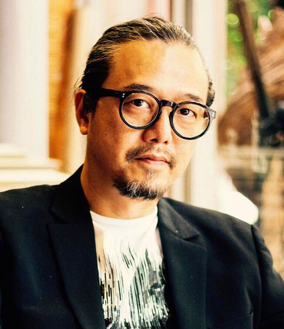 饰演|饰演老大最霸气,与张延恋20年零绯闻,如今53岁越来越红