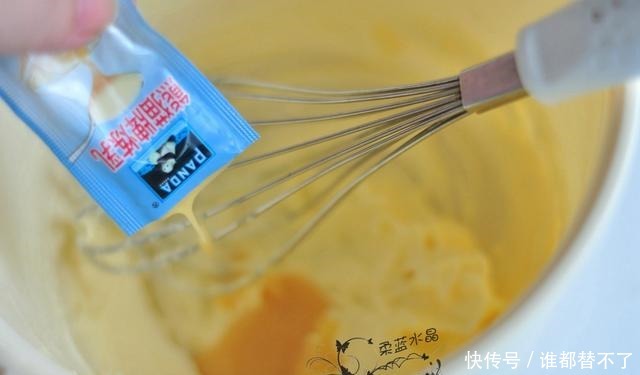 儿子|这饼奶香浓郁,又酥又掉渣,制作简单,成本又低,儿子太喜欢吃了