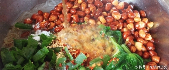 比肉|粉条不要炖着吃了，教你新吃法，爽滑劲道，香辣爽口，出锅比肉香