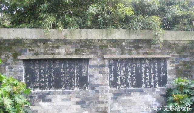 诗人游玩时写了一首情诗, 一女子看到后,