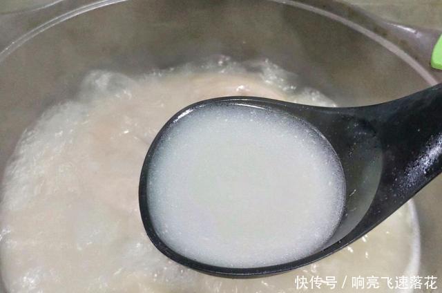 养胃|秋季,应该喝上一碗暖身养胃的猪肚鸡汤,汤浓味鲜营养价值高