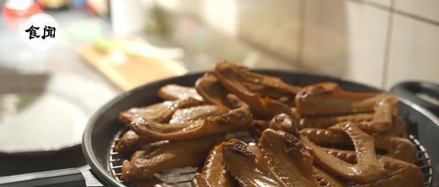 比买|烟熏鸭翅膀在家自制,比买的好吃,做了20个我吃了10个,实在美味