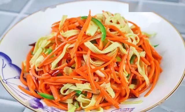 大厨|大厨分享一道“胡萝卜炒千张”,清淡爽口又营养,全家老少都爱吃
